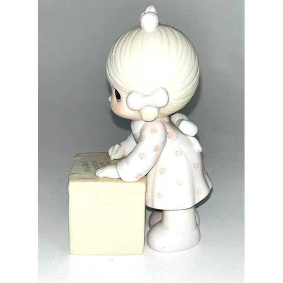 Precious Moments Sharing is Universal 1987 E-0007 Membership Figurine - Picture 3 of 6